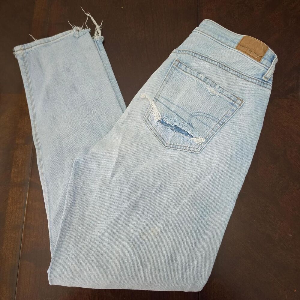 American Eagle Denim Mom Jeans